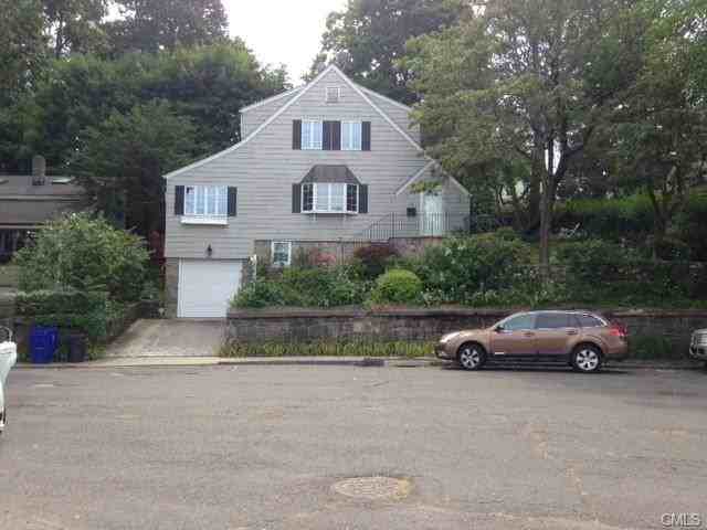 40 Burritt Ave - Photo 3 of 3