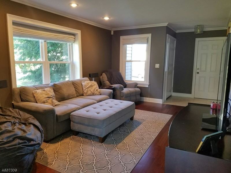 322 Larch Ct - Photo 2 of 12