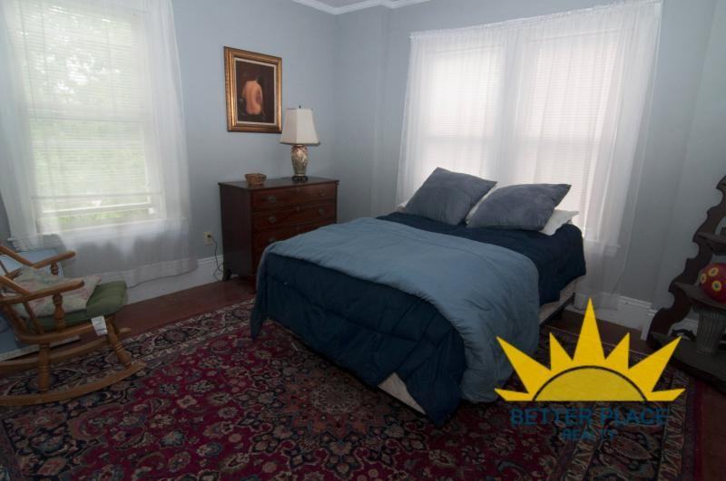 395 Lexington St - Photo 2 of 17