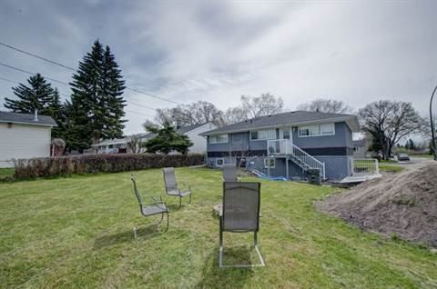 1904 62 Ave SE - Photo 2 of 5