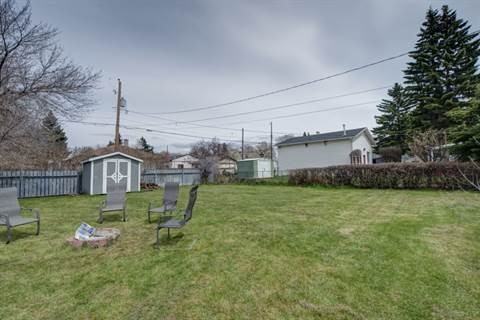 1904 62 Ave SE - Photo 3 of 5