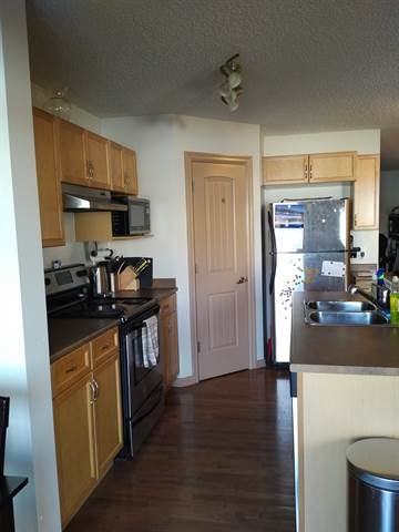 14711 141 St NW - Photo 2 of 8