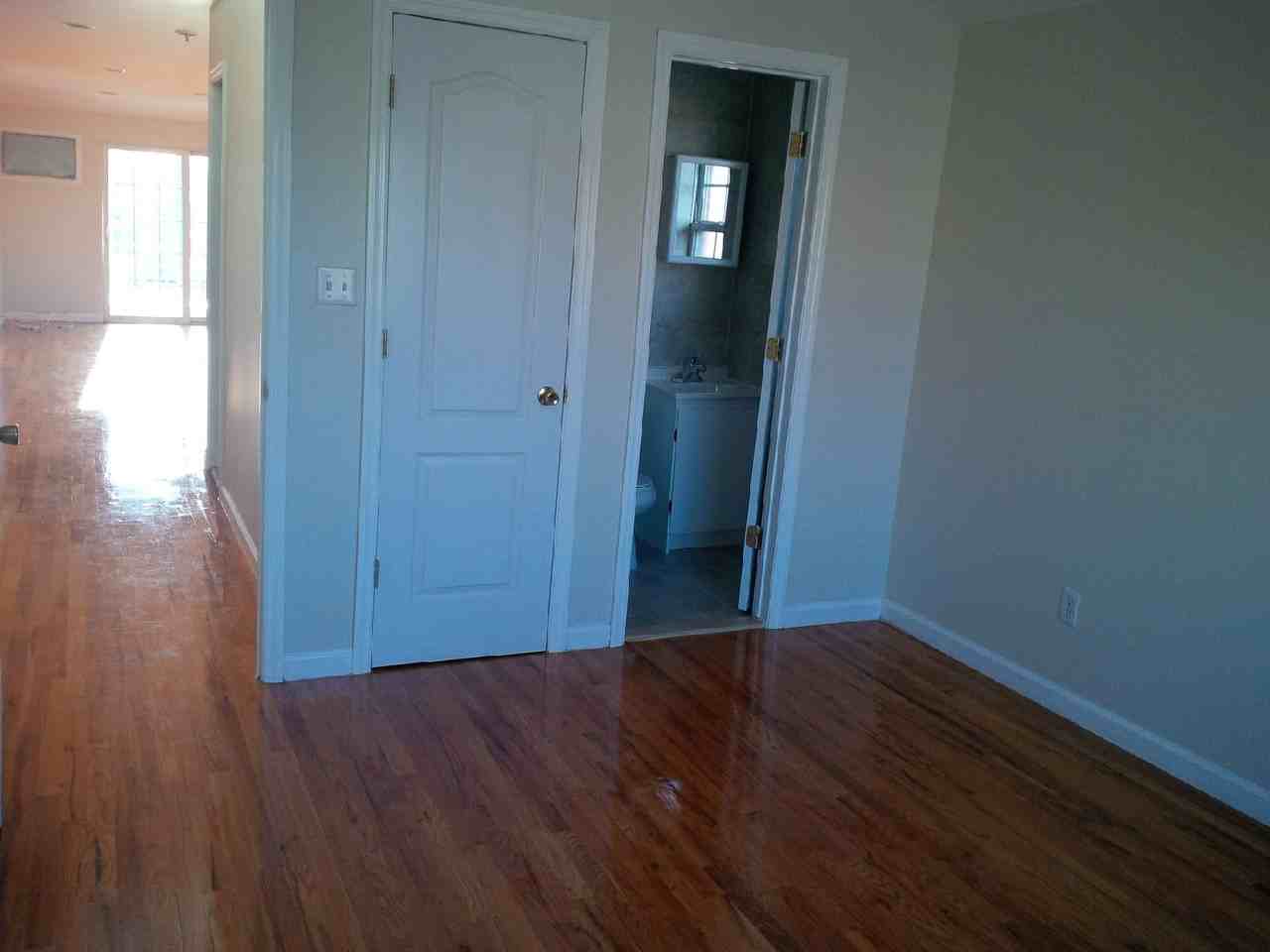 32-29 102nd Street - Photo 3 of 7