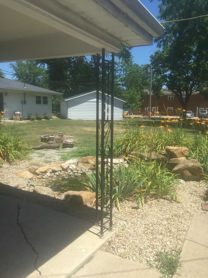 611 East Mulberry Street - Photo 3 of 12