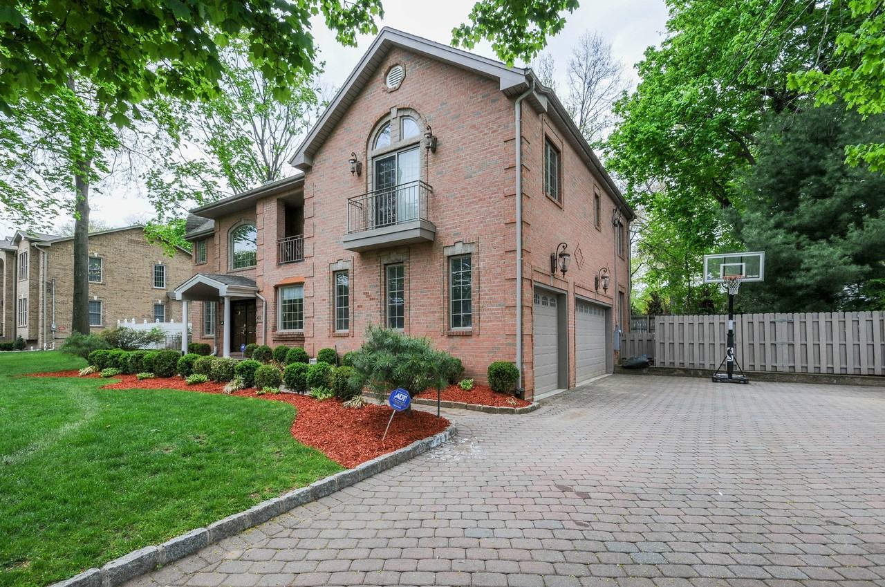 41 Ross Ave - Photo 2 of 23