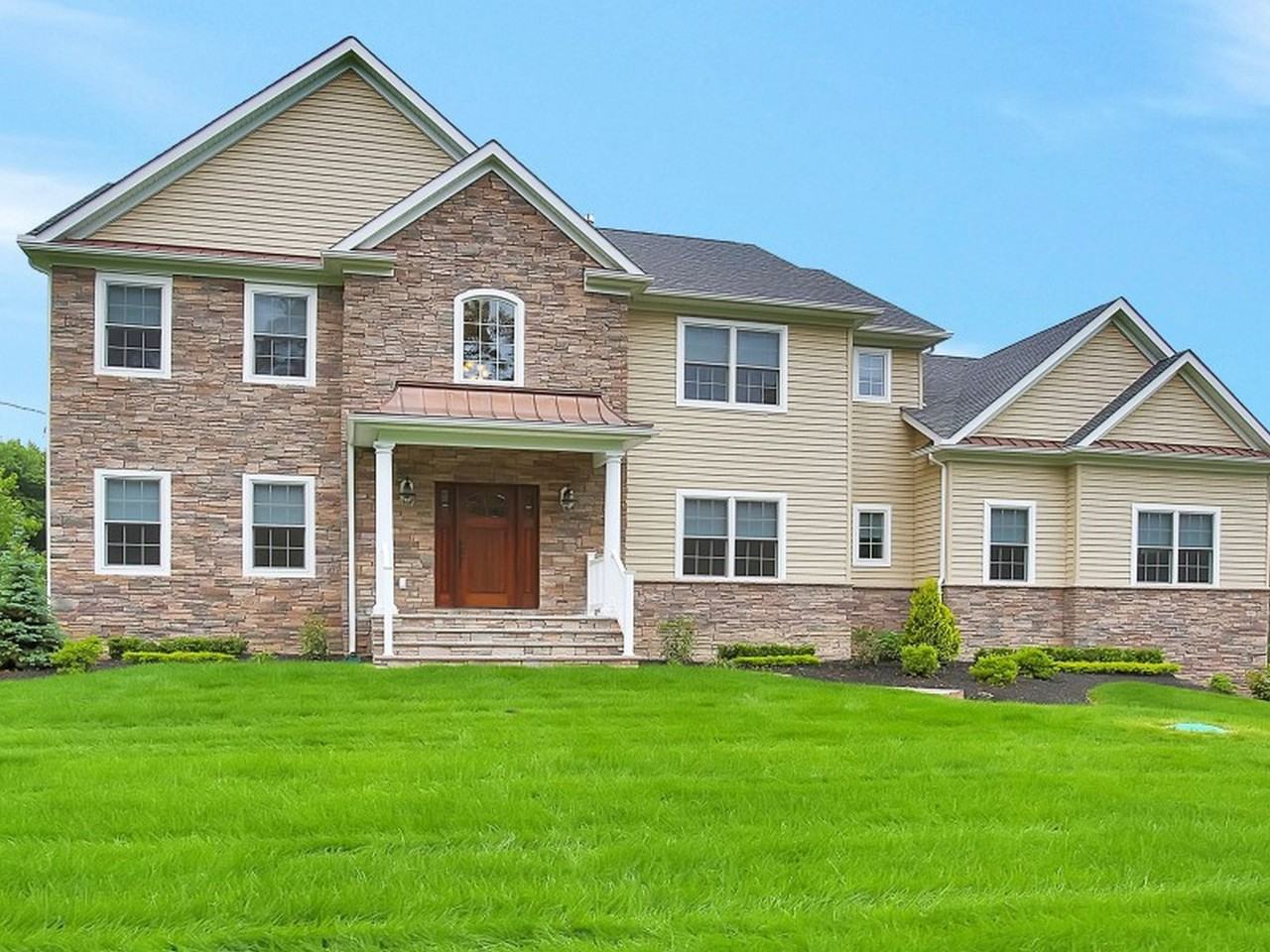 29 Hillcrest Rd - Photo 2 of 37