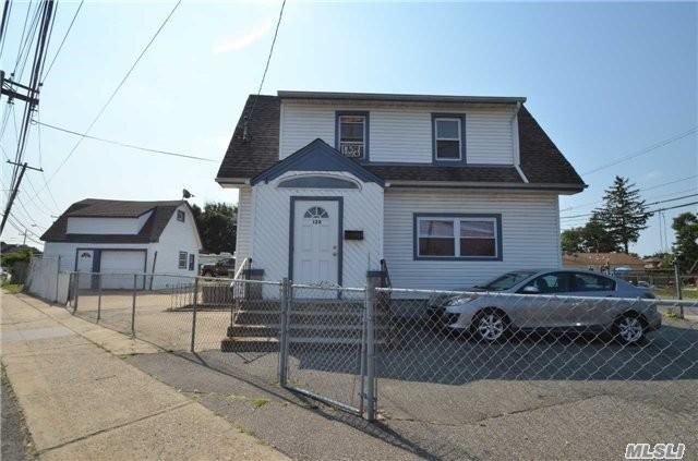 128 Babylon Turnpike - Photo 3 of 17