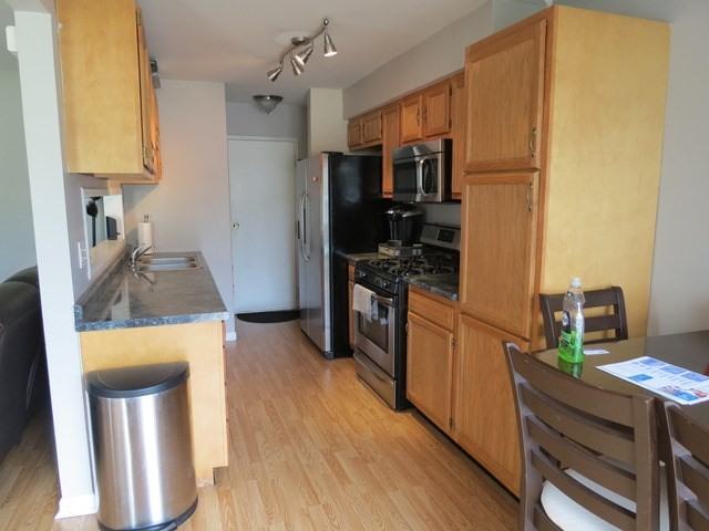 20207 S Fairwood Ct - Photo 3 of 9