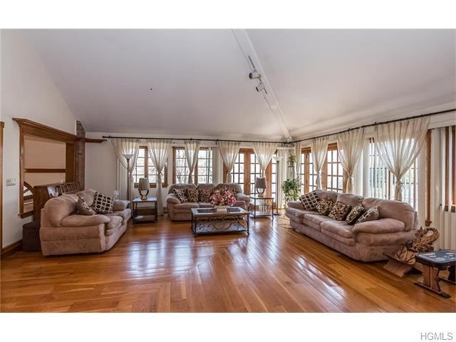 189 Northfield Ave - Photo 3 of 11