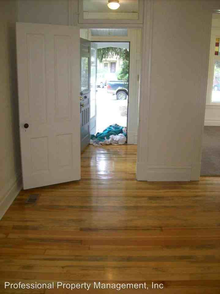 320 S 4th St W - Photo 2 of 10