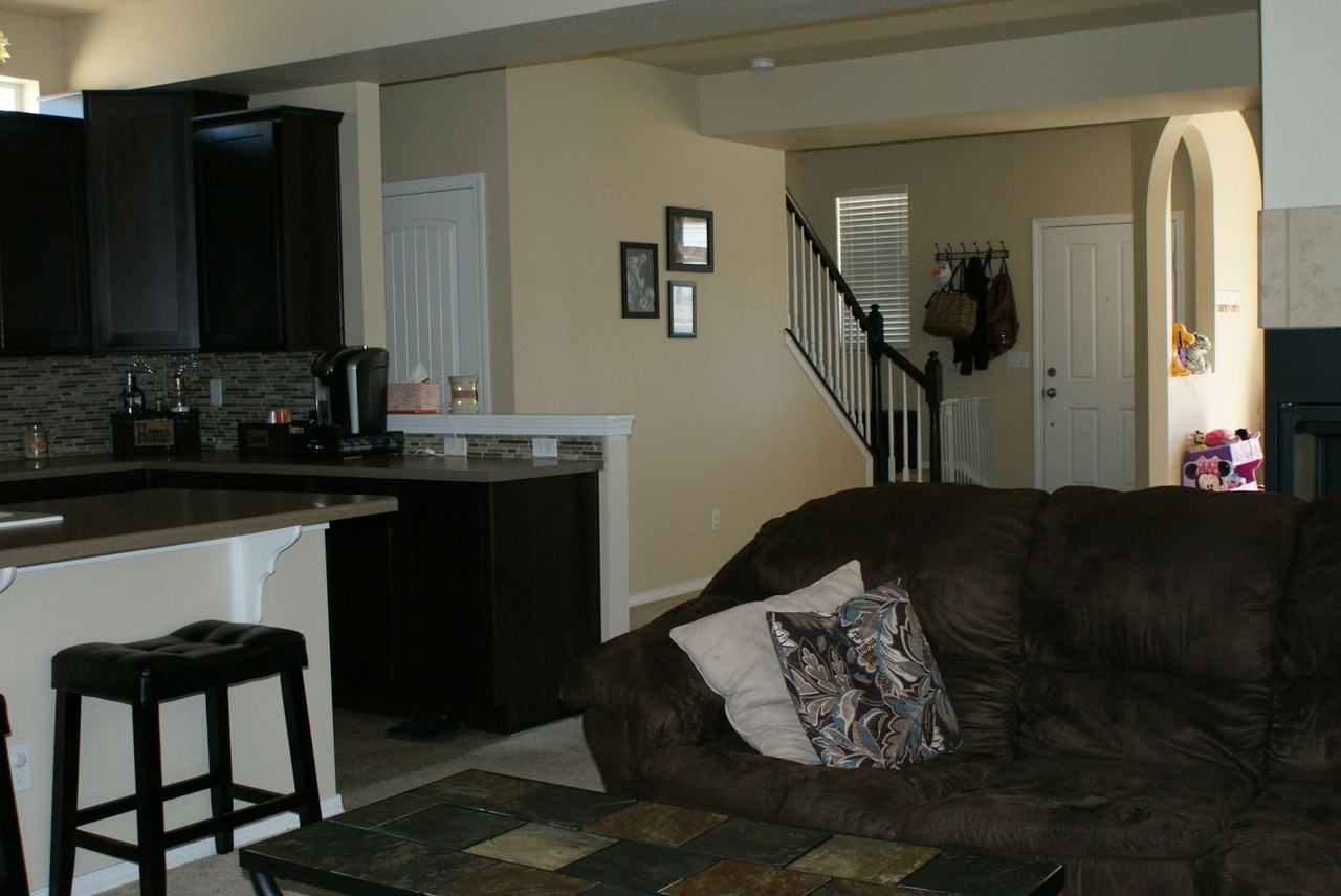 2418 Ellingwood Dr - Photo 2 of 14