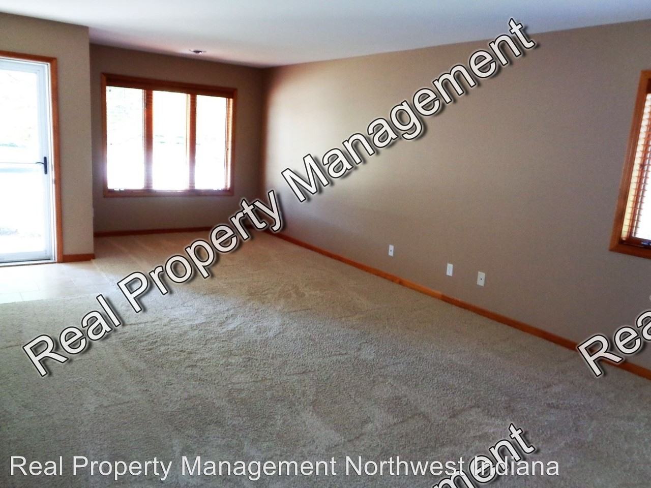 737 Blue Jay Way - Photo 2 of 13