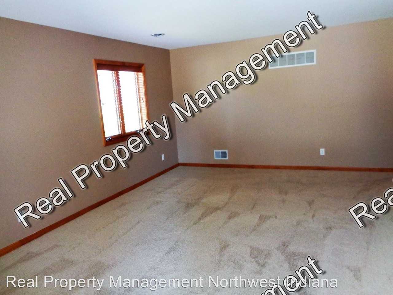 737 Blue Jay Way - Photo 3 of 13