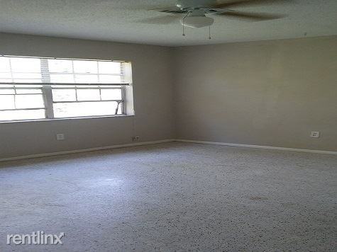 11781 129th Ave N - Photo 2 of 7