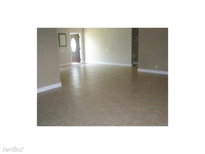 241 SW 52nd Terrace - Photo 3 of 10