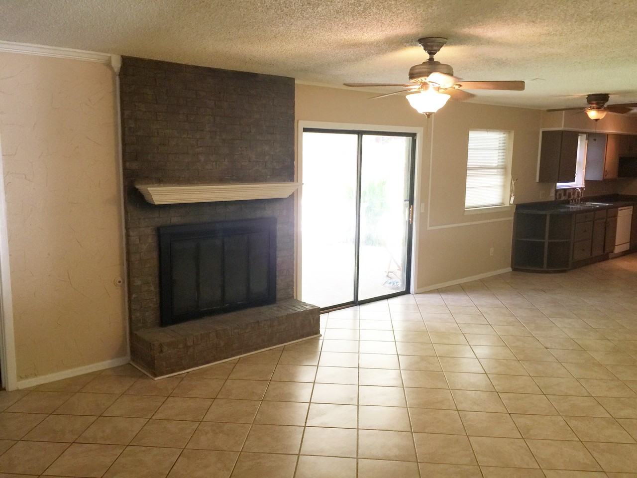 1808 Windsor Dr - Photo 2 of 12