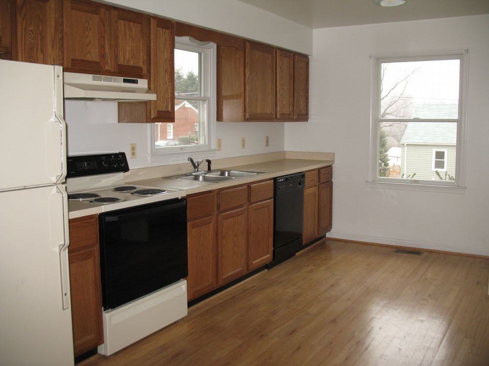 200 Elm St - Photo 3 of 4