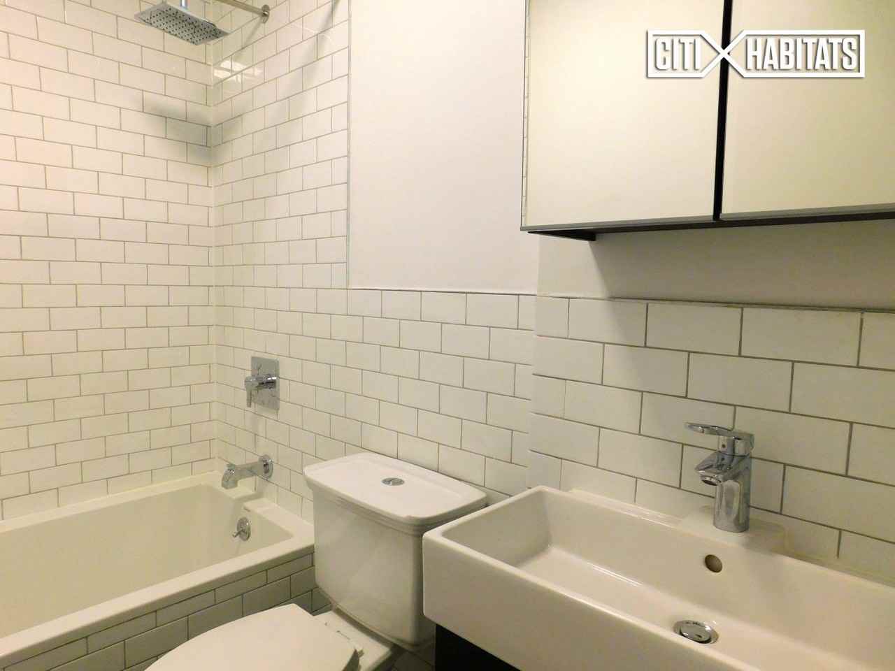 286 19th St 1F - Photo 3 of 4