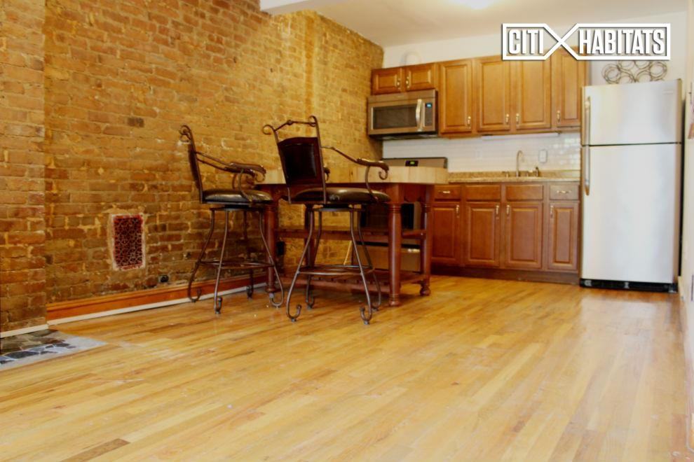 556A MacDonough St - Photo 3 of 5