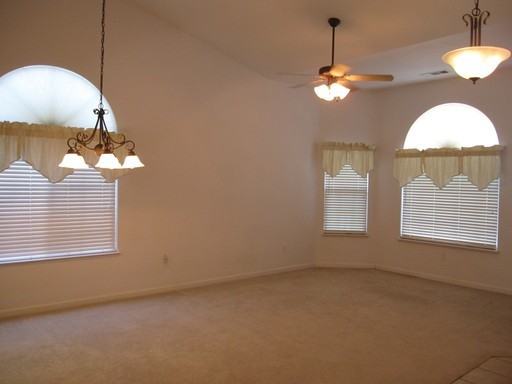 327 Edgebrook Dr - Photo 2 of 15