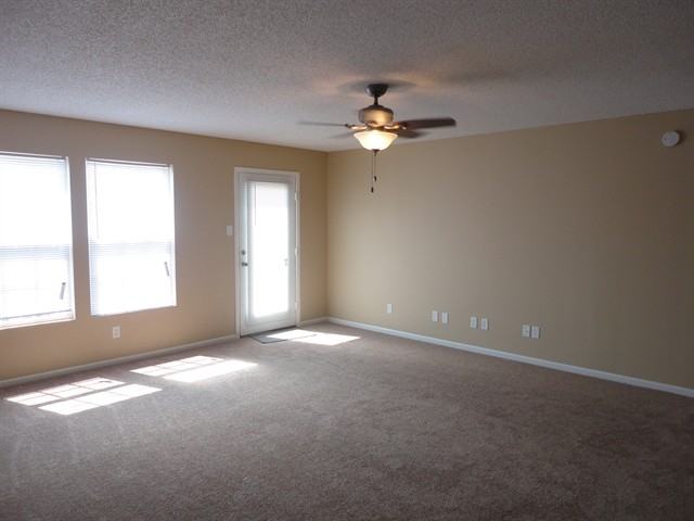 109 Parkview Dr - Photo 2 of 12