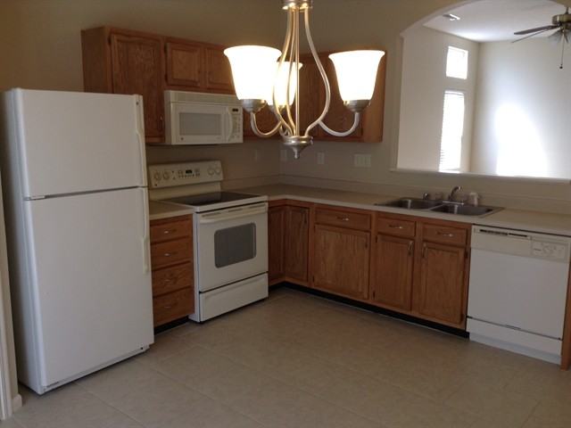 10717 Hanover Ct - Photo 3 of 7