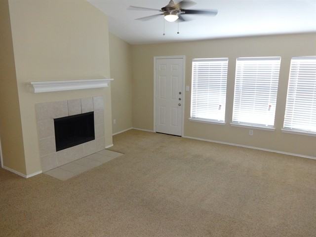 813 Charlotte Dr - Photo 2 of 14