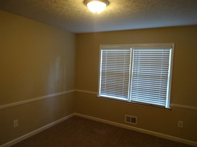 1105 Research Dr NE - Photo 3 of 14