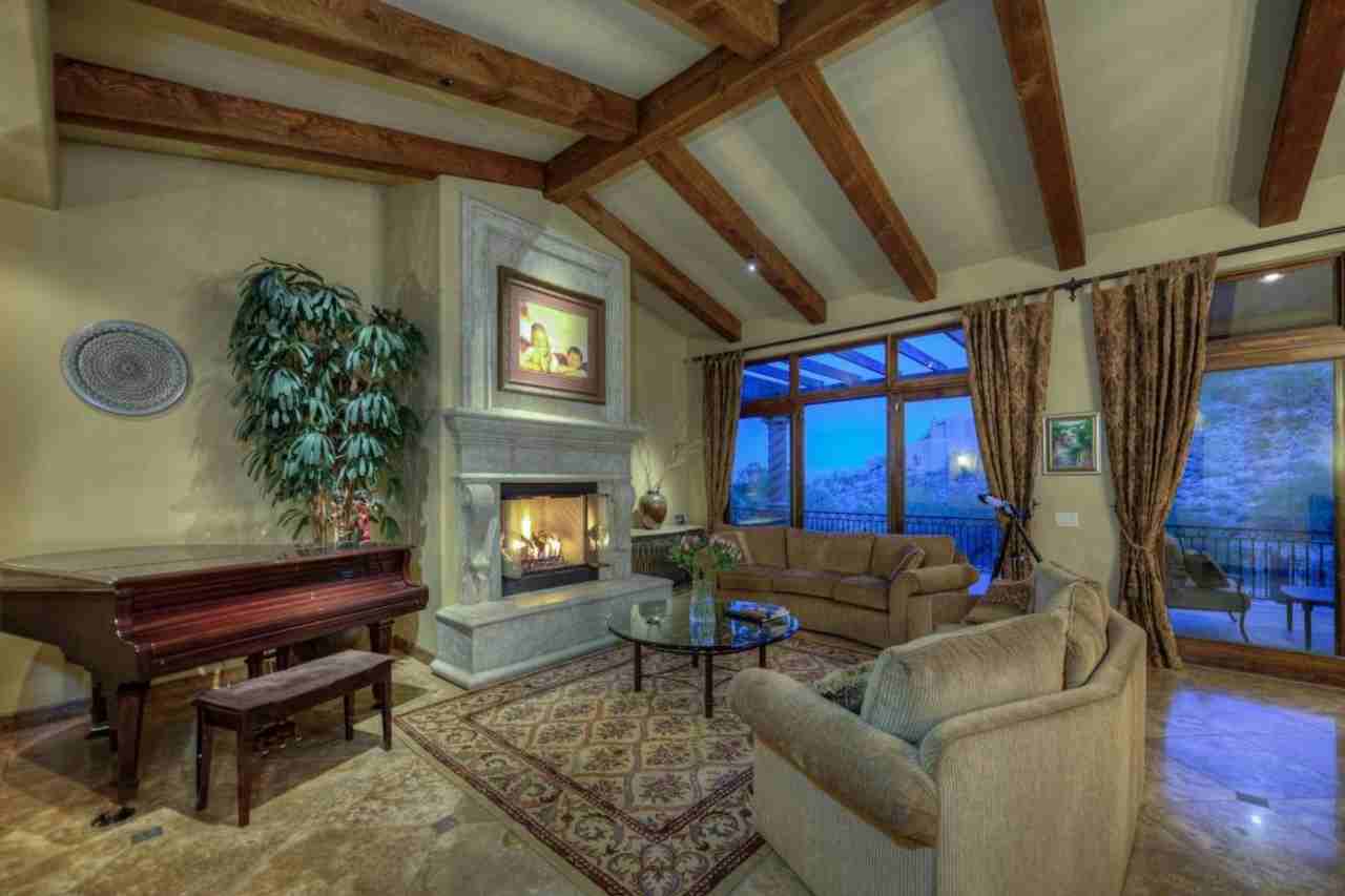 8301 N Charles Dr - Photo 2 of 39