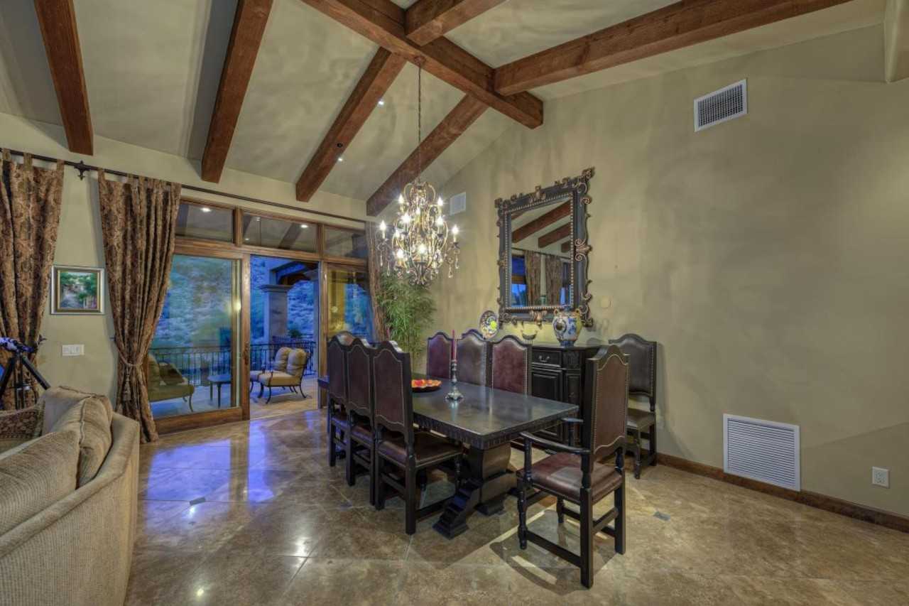 8301 N Charles Dr - Photo 3 of 39