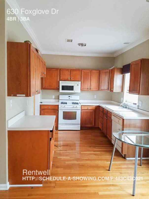 630 Foxglove Dr - Photo 2 of 9