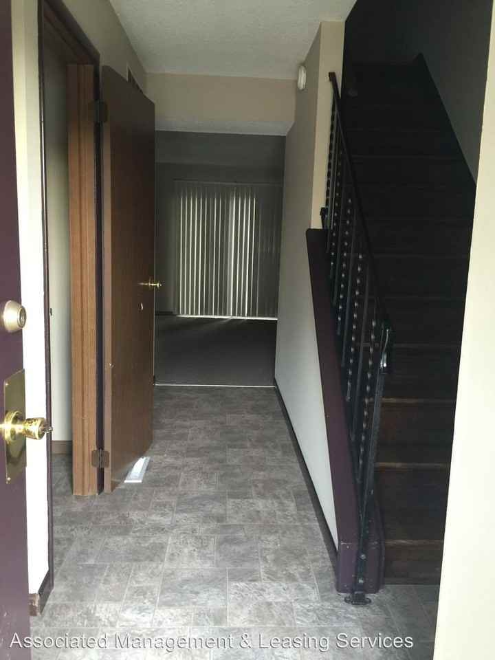 1360 Southwinds Dr - Photo 3 of 12