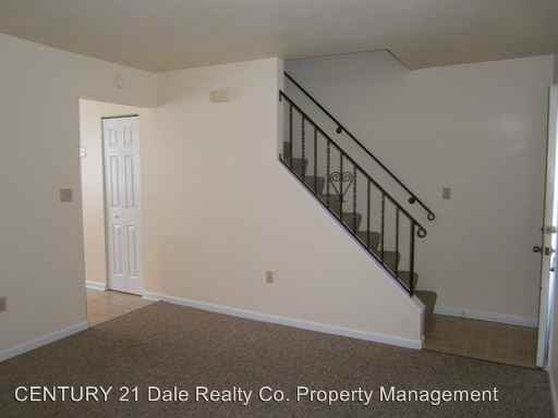 1882 Pineview Dr - Photo 2 of 9