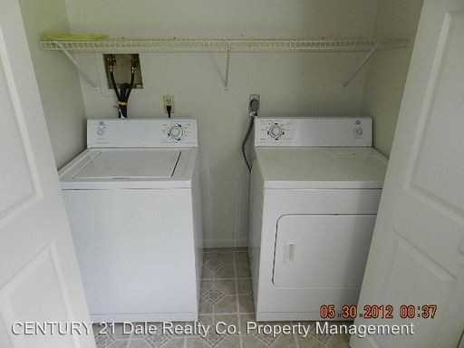 1882 Pineview Dr - Photo 3 of 9