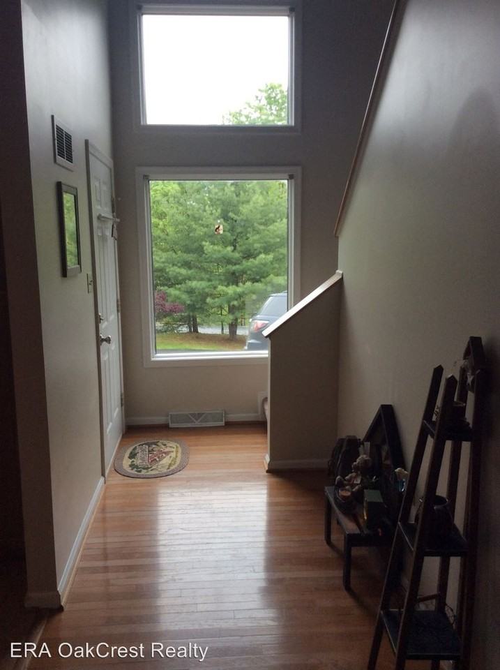 1246 Lakeview Dr - Photo 2 of 7