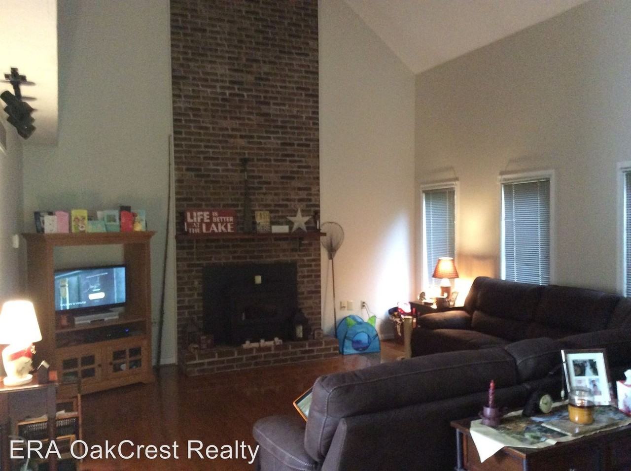 1246 Lakeview Dr - Photo 3 of 7