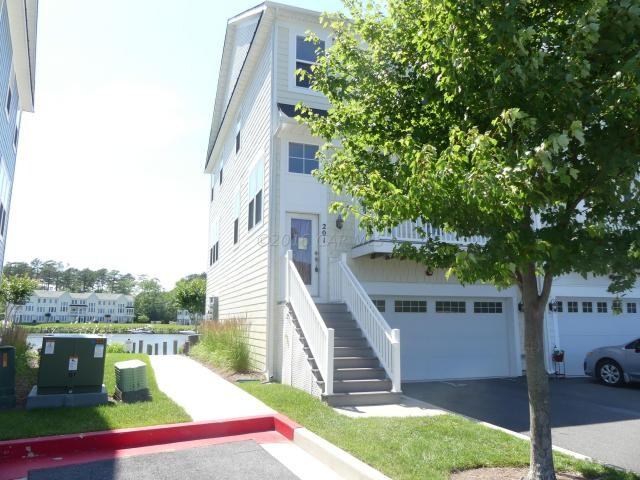 10900 Holystone Ln - Photo 3 of 85