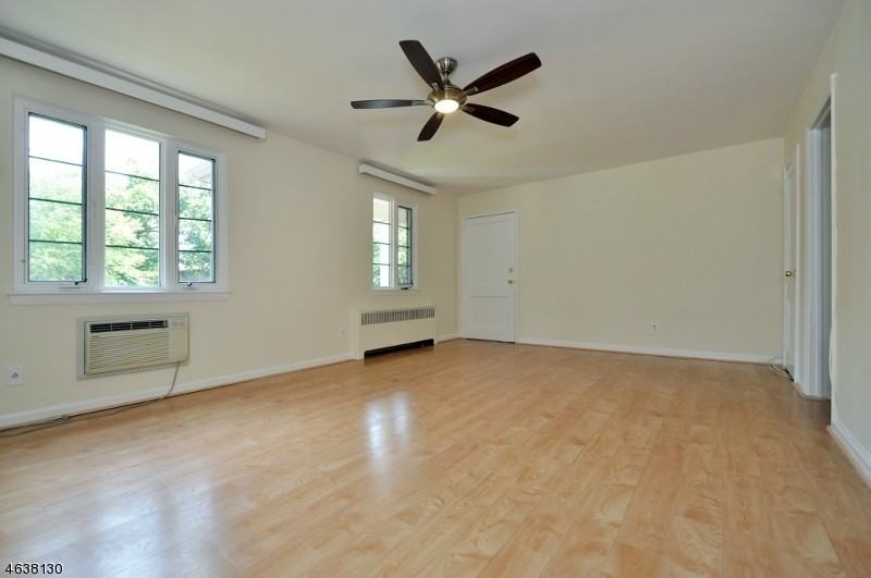 92 Troy Dr #92D - Photo 3 of 13