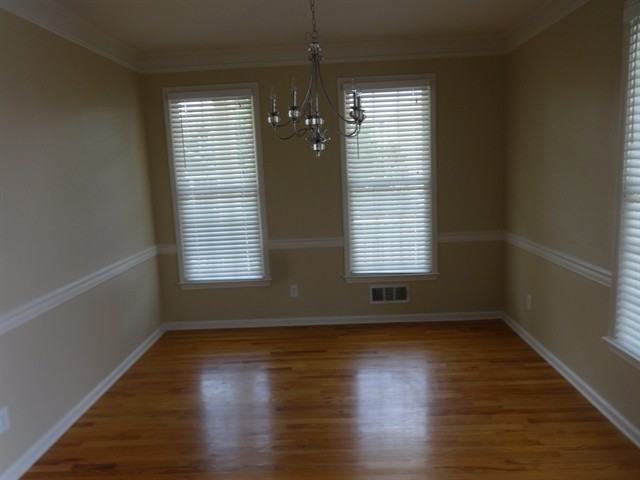 100 Woodbury Ln - Photo 2 of 9