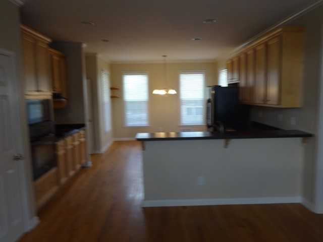 100 Woodbury Ln - Photo 3 of 9