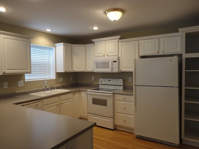 220 Haley Ln - Photo 3 of 8