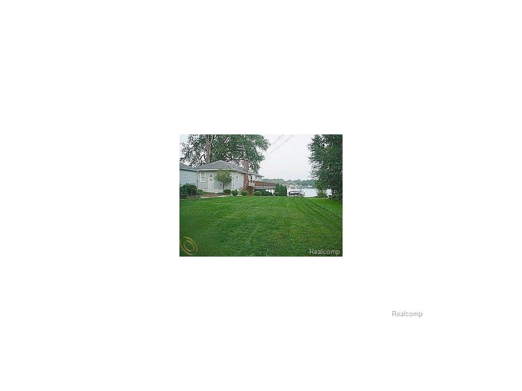 8017 Farrant St - Photo 3 of 16