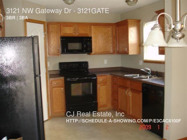3121 NW Gateway Dr #3121GATE - Photo 3 of 6