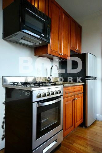 649 E 9th St #B9