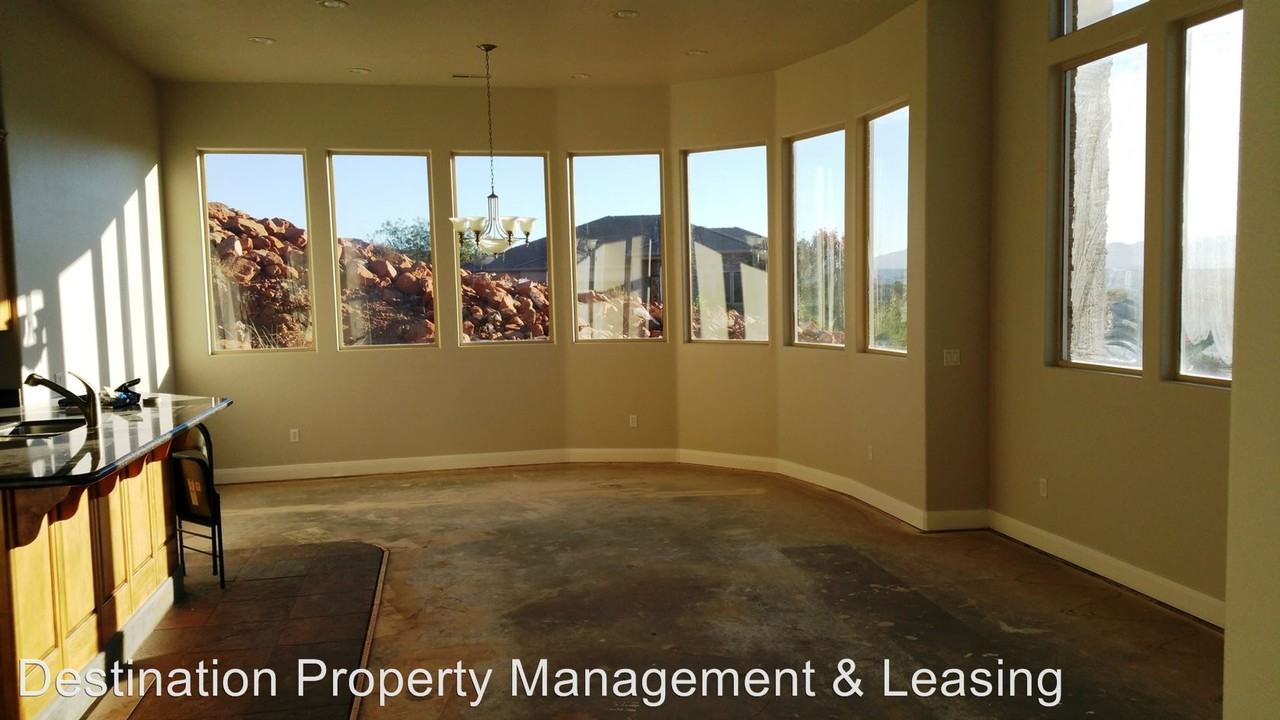 1084 W Broadstone Ct - Photo 2 of 9