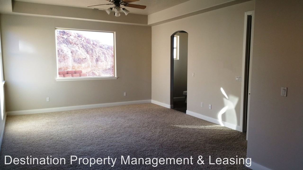 1084 W Broadstone Ct - Photo 3 of 9