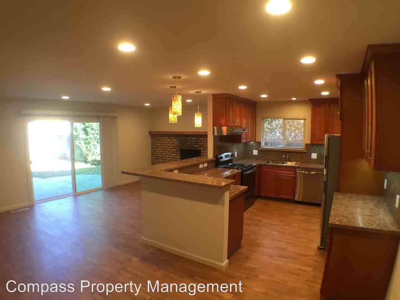 930 Hibiscus Ln - Photo 3 of 20