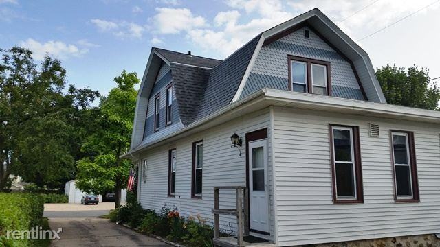 319 Anthony St - Photo 3 of 10