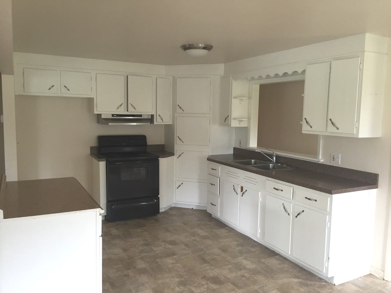 300 Chestnut St - Photo 3 of 14