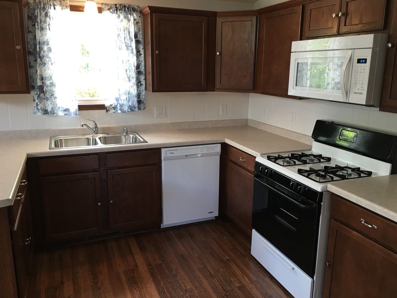 35322 Lakeshore Dr - Photo 3 of 16